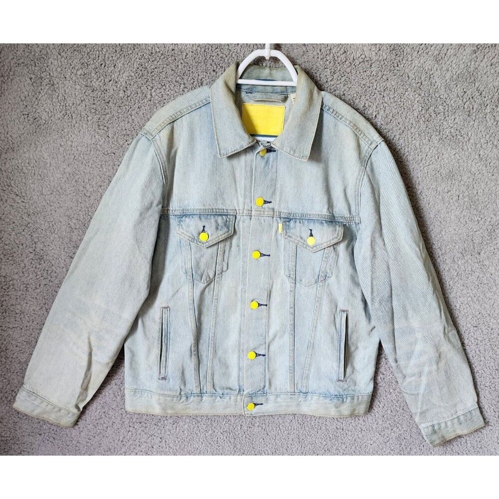 Levi’s Type 3 Light Wash Blue Denim Yellow Metal Button Up Trucker Jacket Size M